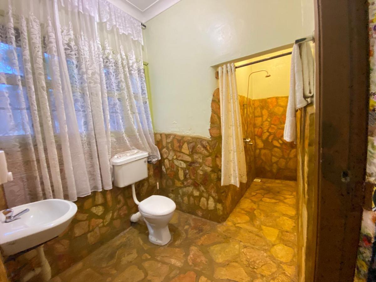 Afro Smile Hotel And Guest House-Jinja Extérieur photo