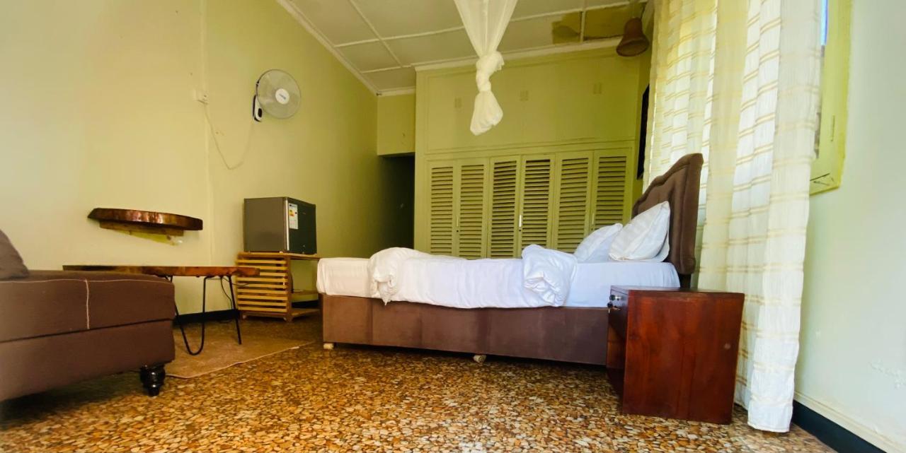 Afro Smile Hotel And Guest House-Jinja Extérieur photo